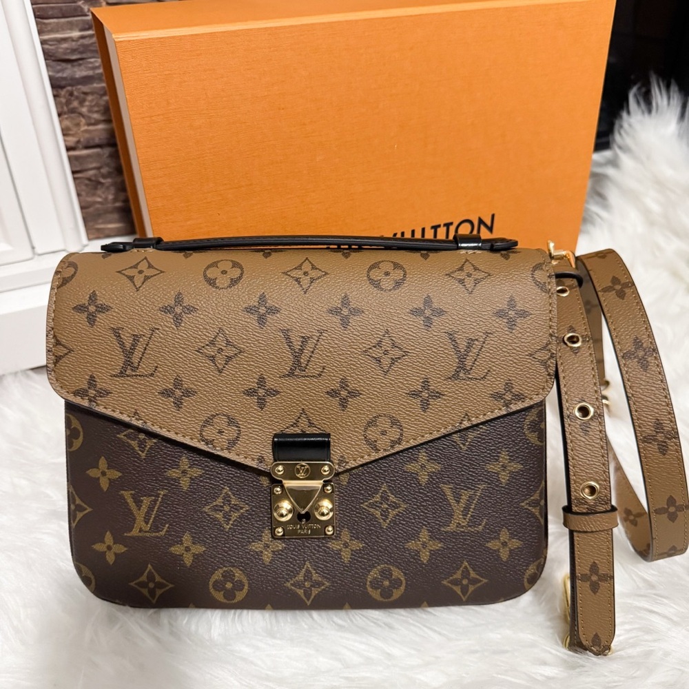 Louis Vuitton Pochette Metis Reverse